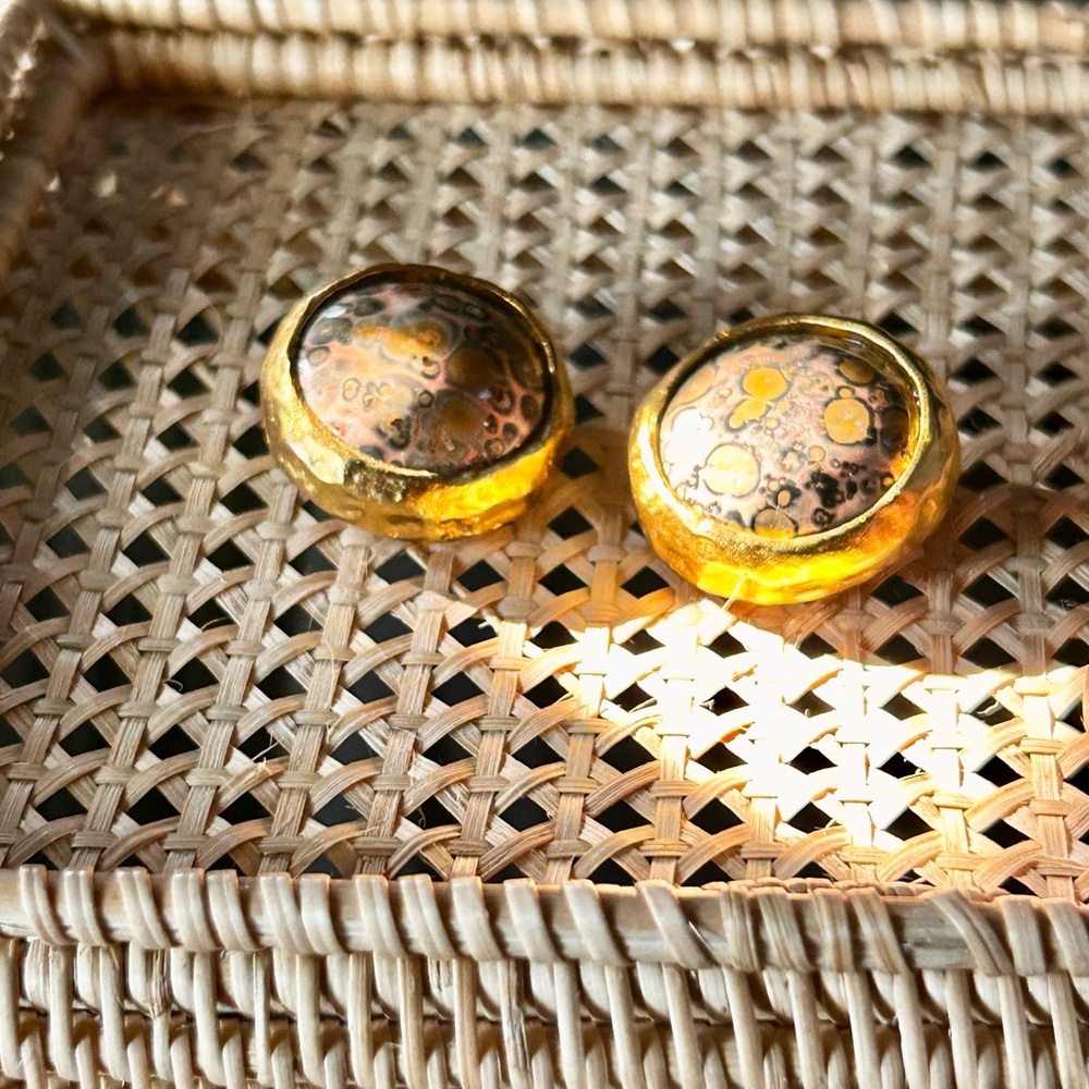 Vntg Kenneth Jay Lane KJL Gold and Black Round Earrings with unique stone center